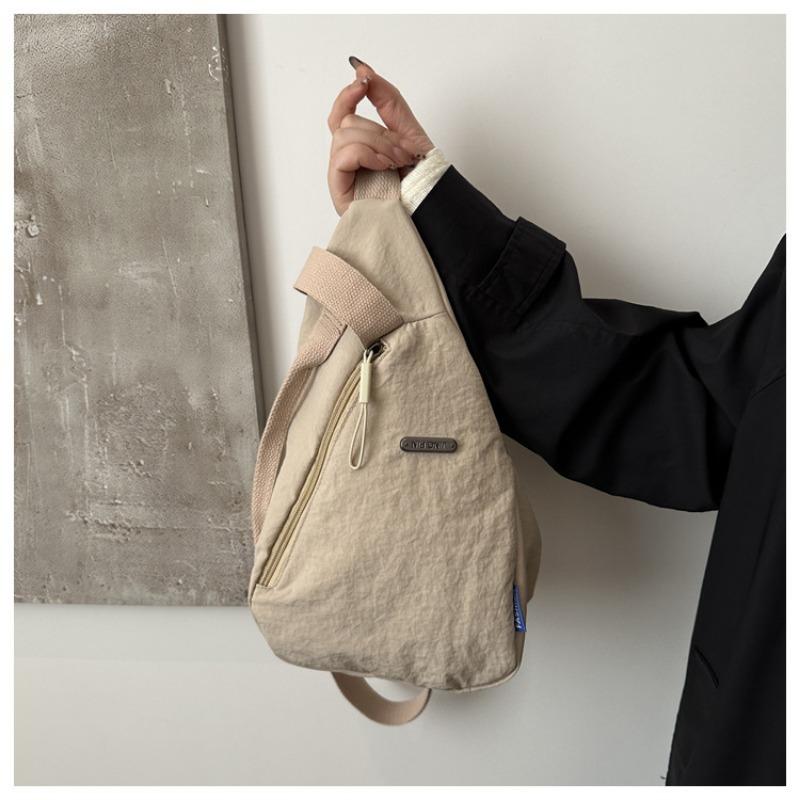 New lightweight trend solid color sexy large capacity simple fashion commuter messenger shoulder breast bag