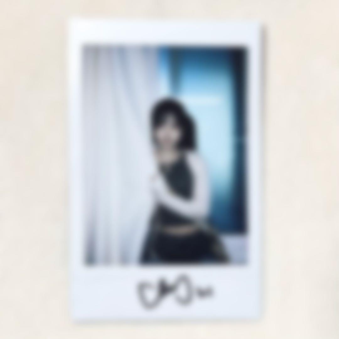 

[USED] tripleS Chaewon autographed Polaroid instax