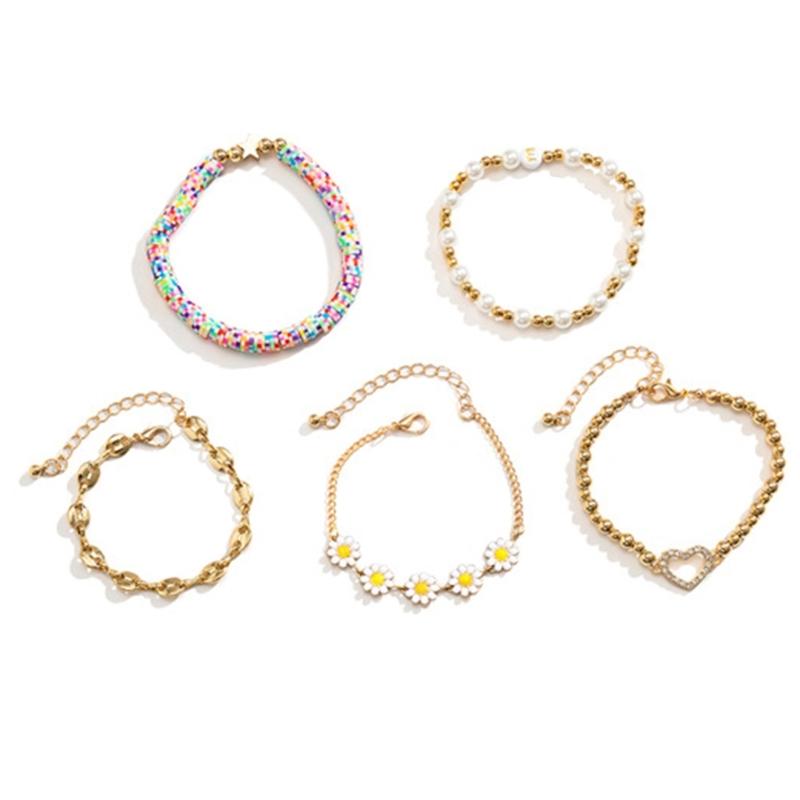 Daisy Pendant Bracelet Set with Faux Pearls Colorful Beaded Handchain Accessory Stackable Wristchain for Women Girls