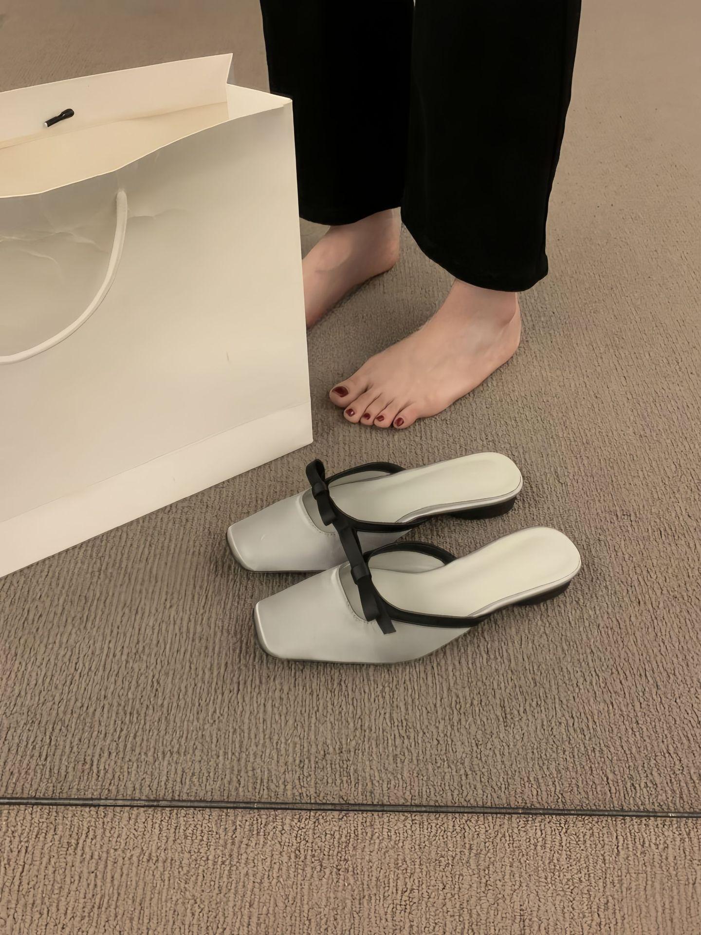 

Французский темперамент, стиль феи, бант, сумка на голову, полутапочки, женская летняя одежда, одна педаль, ленивые, плоские сандалии Мюллера 35 серый