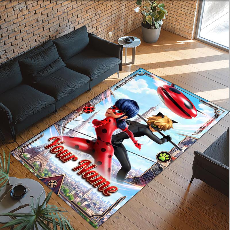 Tappeto in Cristallo di Velluto Personalizzato con Nome e Testo, Tappeto Antiscivolo Miraculous Ladybug per Decorazione Domestica