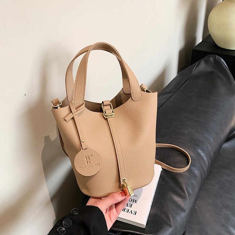 Retro Fashion Handbag For Women 2023 New Autumn Winter Commuter Bucket Bag Small Niche High-end Crossbody Bag