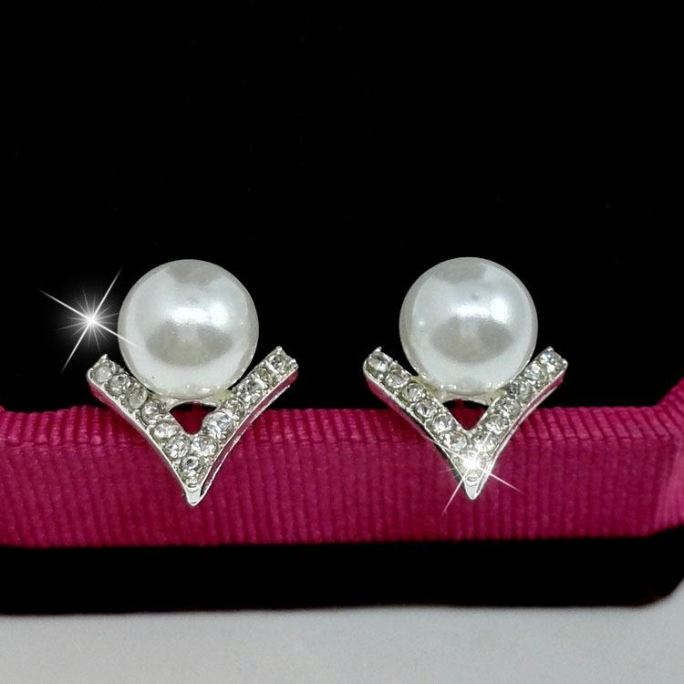 Elegant Pearl & Diamond Stud Earrings - Ode to Joy Liu Tao Style