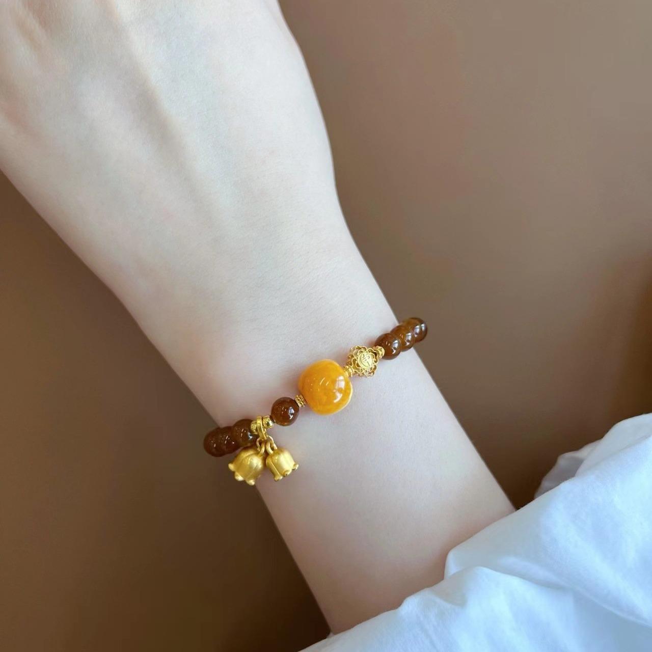 

Новый браслет-колокольчик карамельного цвета с орхидеей на нитке, простой круглый, имитация медового воска, хотанский нефрит