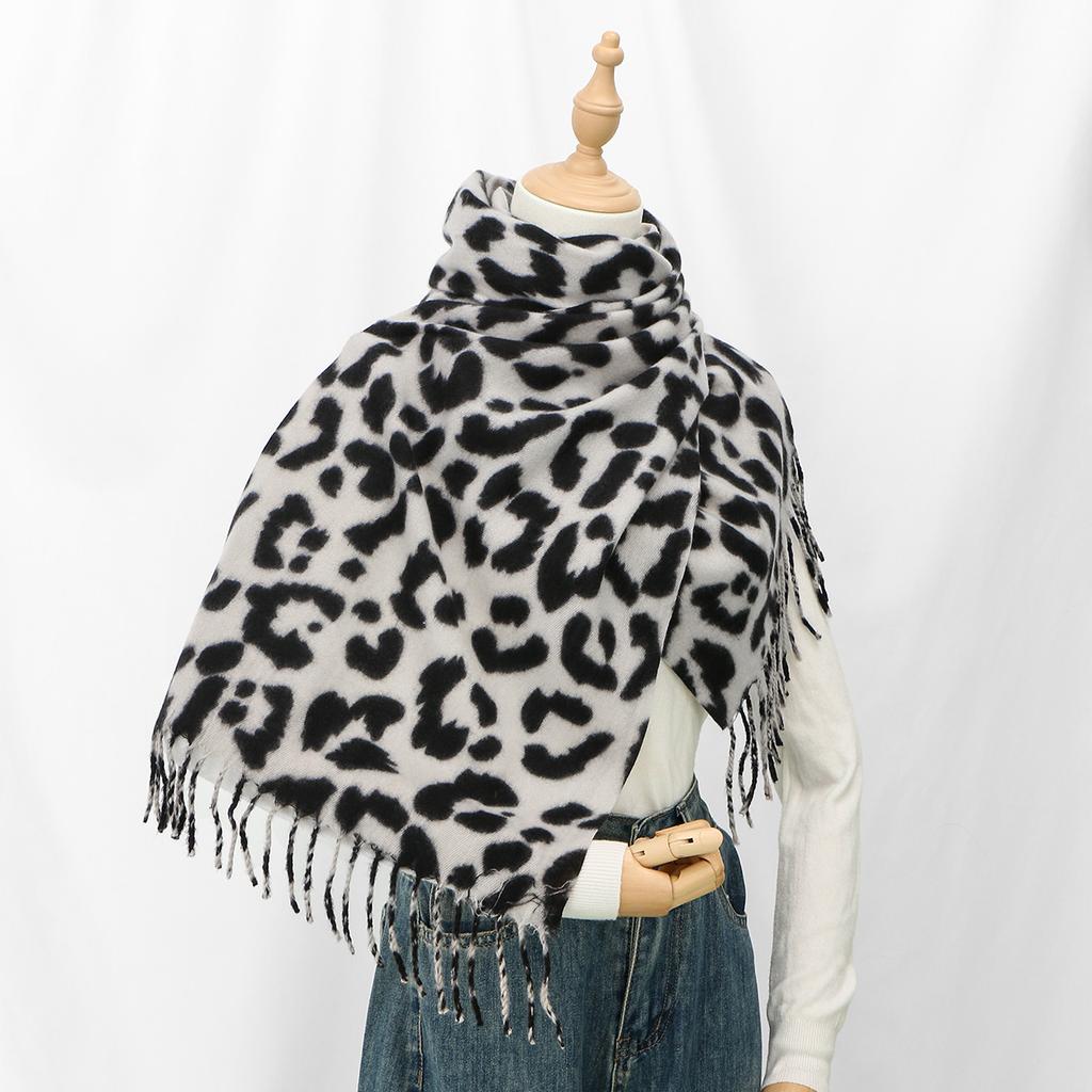 Novo Lenço Pashmina de Leopardo de Luxo Xales Envoltórios de Caxemira Cachecóis Longos de Inverno Quentes Moda Feminina Mantas Longas Cachecóis com Franjas 180*30Cm