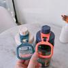 800ML Sport-Wasserflasche mit großer Kapazität mit Tragegriff Kunststoff Gym Wasserbecher Tragbare Fitness-Trinkwasserkanne BPA-frei