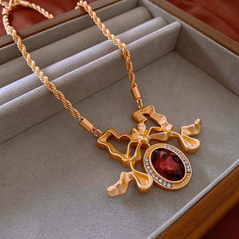 Náhrdelník s květinou z vsazených diamantů a retro náramek s náušnicemi - Evropský a americký styl Klíční kostní řetízek Špičkové šperky