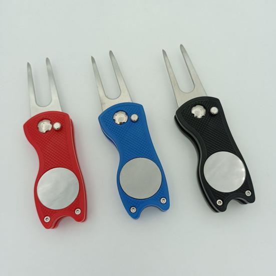Golf Divot Reparaturwerkzeug Magnetischer Ballmarker Faltbares Green Fork Werkzeug Golf Zubehör Männer Frauen Golfer Enthusiasten Geschenk