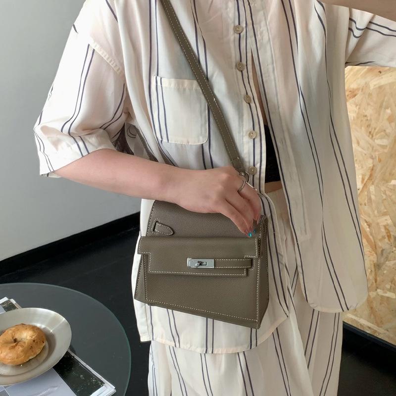 

Двусторонняя женская сумка 2025 года, новая высококачественная сумка с принтом ладони, одно плечо, подмышечная модная сумка для поездок на работу, нестандартной формы хаки