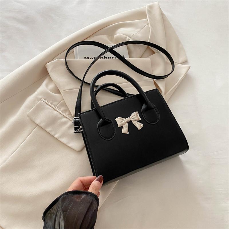 

Trendy Minimalist Quilted Pu Shoulder Bag For Women With Chic Summer Designs Black