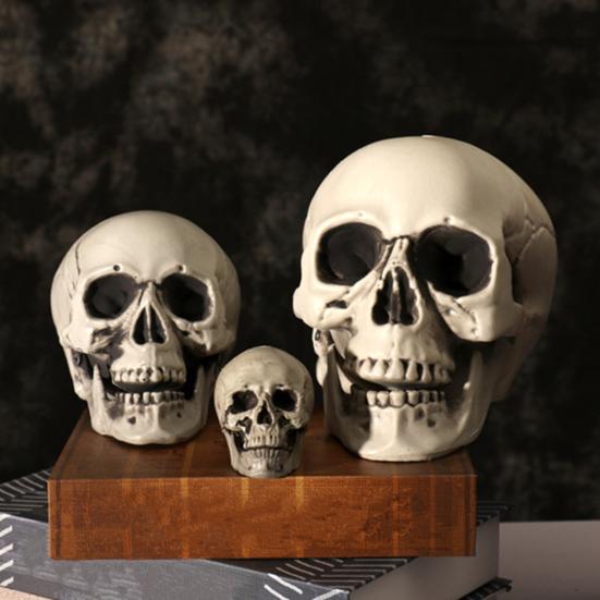 Halloween Skull Head Decor Plastic Realistic Human Skull Figurine for Graveyard Scene Haunted House Bar Home Table Decorations