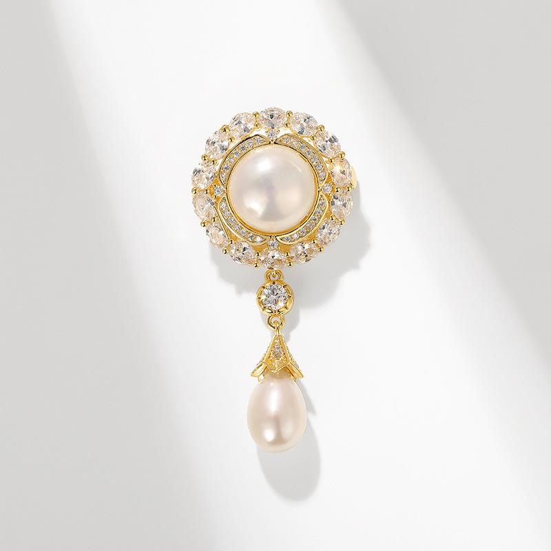Bo Xin Yun Elegant Zirconia  Mother-of-Pearl Flower Brooch Pin