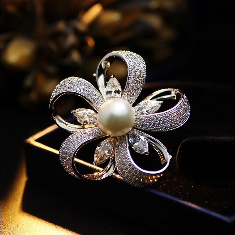 Korean Micro-Pave Pearl Brooch: High-End Floral Scarf Buckle & Corsage for a Luxurious Style