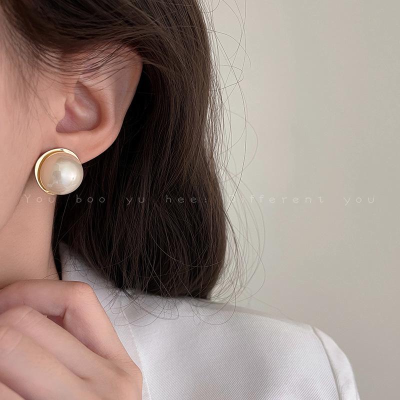 Elegant S925 Silver Pearl Bow Earrings for Women, Fashionable and High-End Design