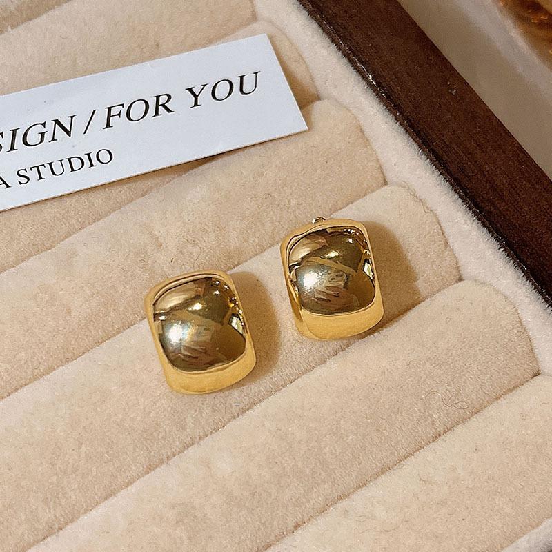 Gold Pearl Set Earrings New Stud Earrings Women's Niche Design Light Luxury Retro Temperament Earrings Earrings