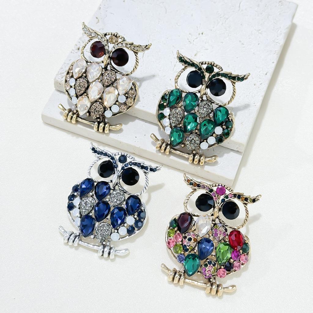 New Exquisite Retro Alloy Rhinestone Owl Brooch High-end Versatile Women's Clothing Corsage Jewelry Pin