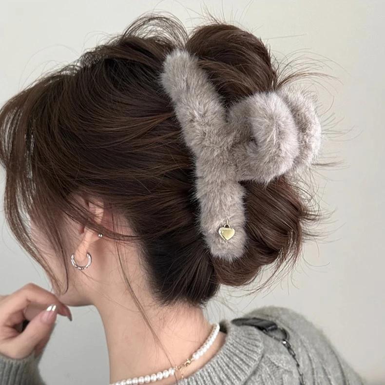 13cm Fluffy Plush Large Hair Claw Clips for Women Girls Big Crab Hair Clip Cute Plush Ponytail Holder Hair Accessories Headwear