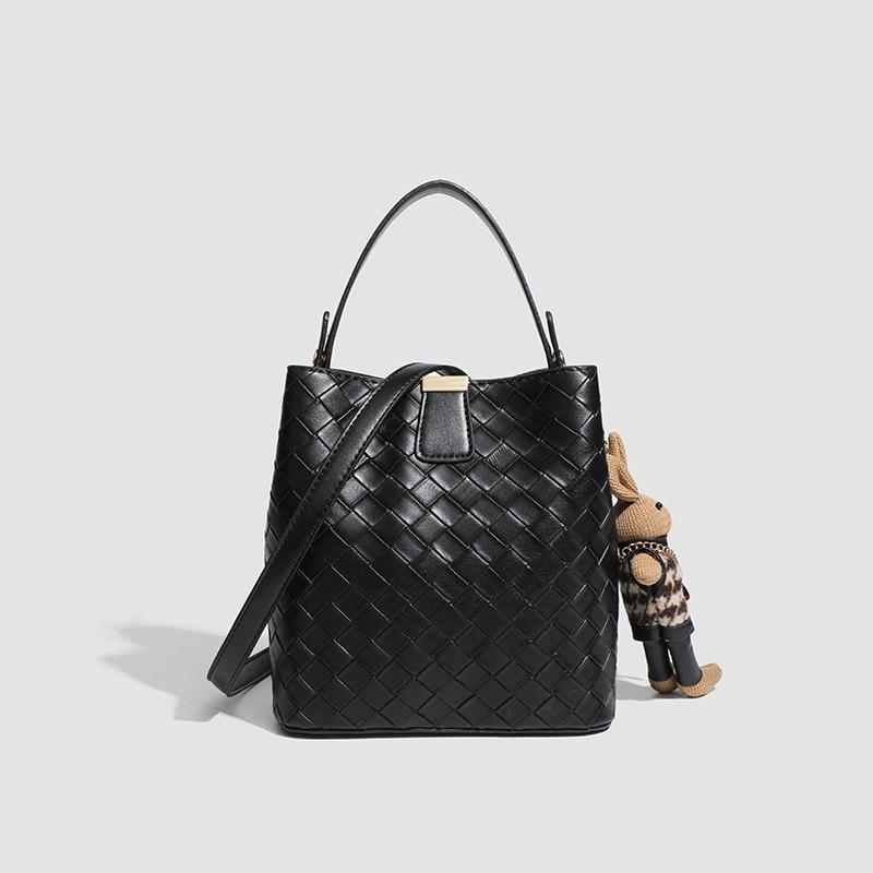 Textured Handheld Bucket Bag for Women 2025 New Super Popular Commuting Shoulder Bag Fashion Crossbody Woven Bag