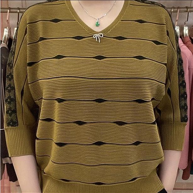 Autumn Women's Plus Size Knit Sweater Three-Quarter Sleeve Loose V-Neck Knit Sweater Color Block Knit Pullover