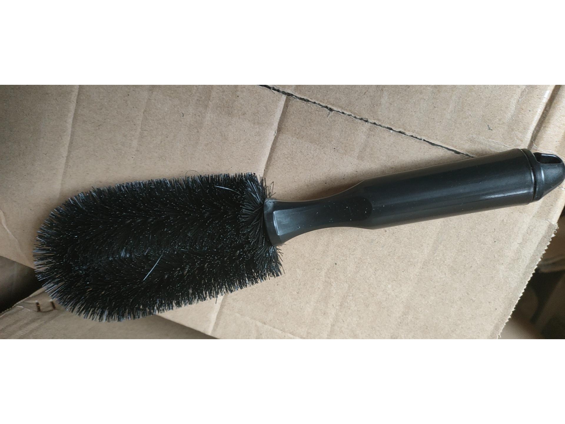 

Щетка для чистки шин и дисков - Сильная дезактивация для автомойки и косметических принадлежностей