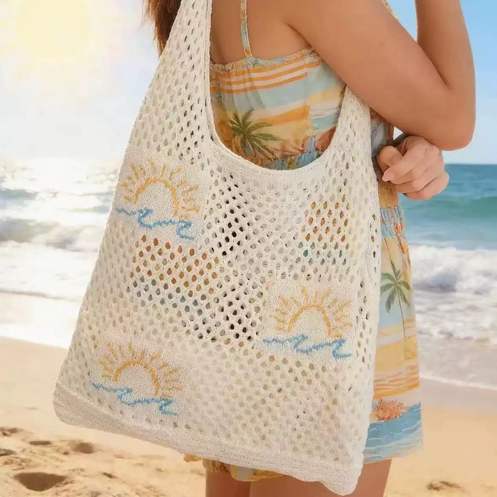 Summer super fire woven bag women's new literary and artistic style wool knitted vacation beach bag shoulder messenger bag