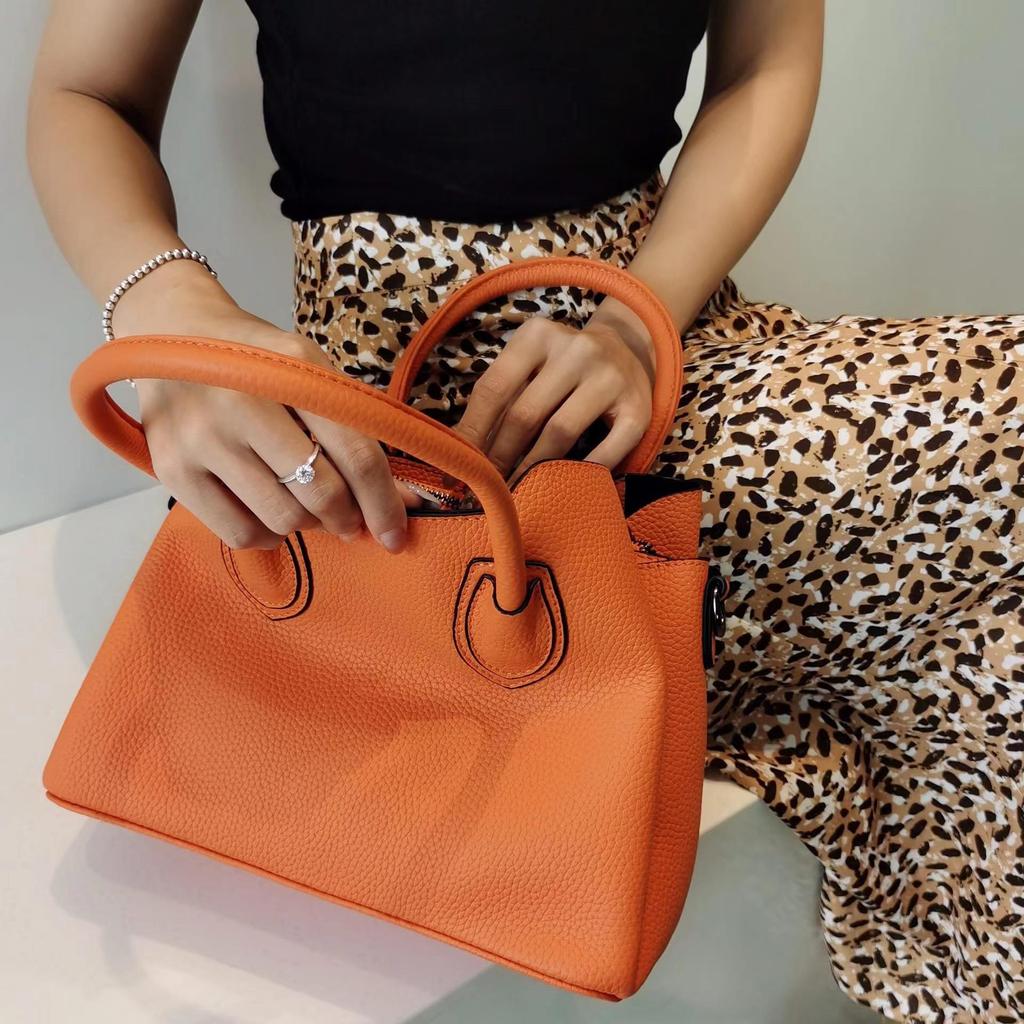 2025 Women's Genuine Leather Tote: High-End, Large Capacity, Commuter Handbag