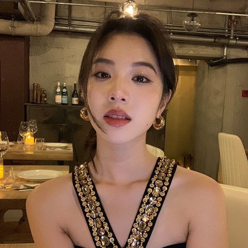 

Высота JGG ~ Металлическое асимметричное серьги-кольцо Женские причудливые доступная роскошь Достойный щедрый стиль Серьги-подвески Уникальные серьги-пусеты Pair of S925 silver-gold Asymmetrical earrings