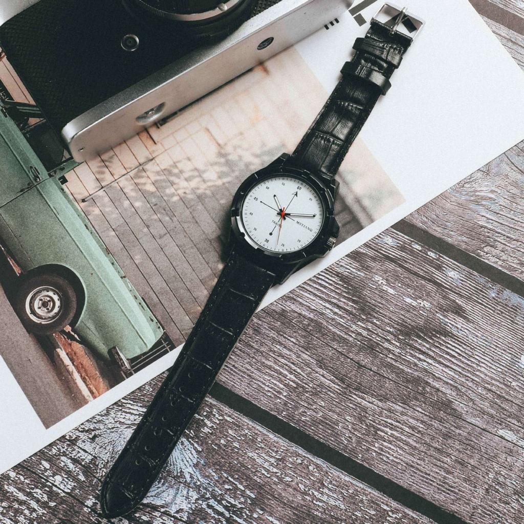 Fashion Men'S Watch Junior High School Student Couple Trend Retro Style Outdoor Sports Watch