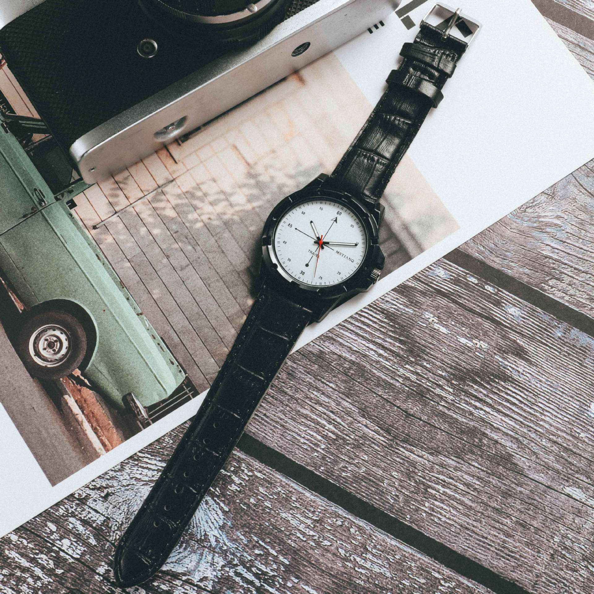 

Fashion Men S Watch Junior High School Student Couple Trend Retro Style Outdoor Sports Watch