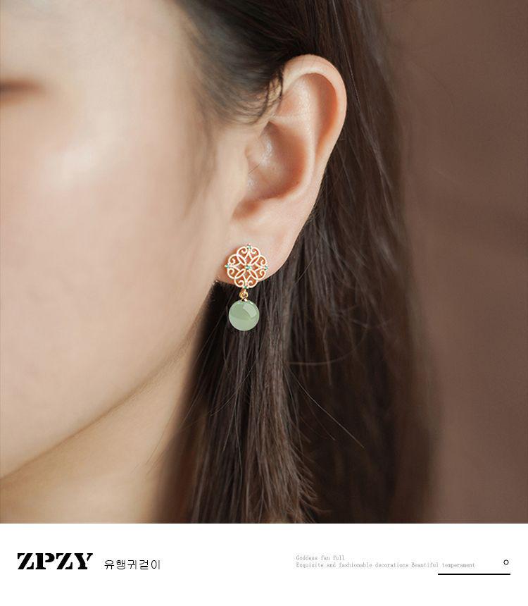 Ice Type Hetian Jade Gold Stud Earrings - Vintage Niche Design for Women, 2025
