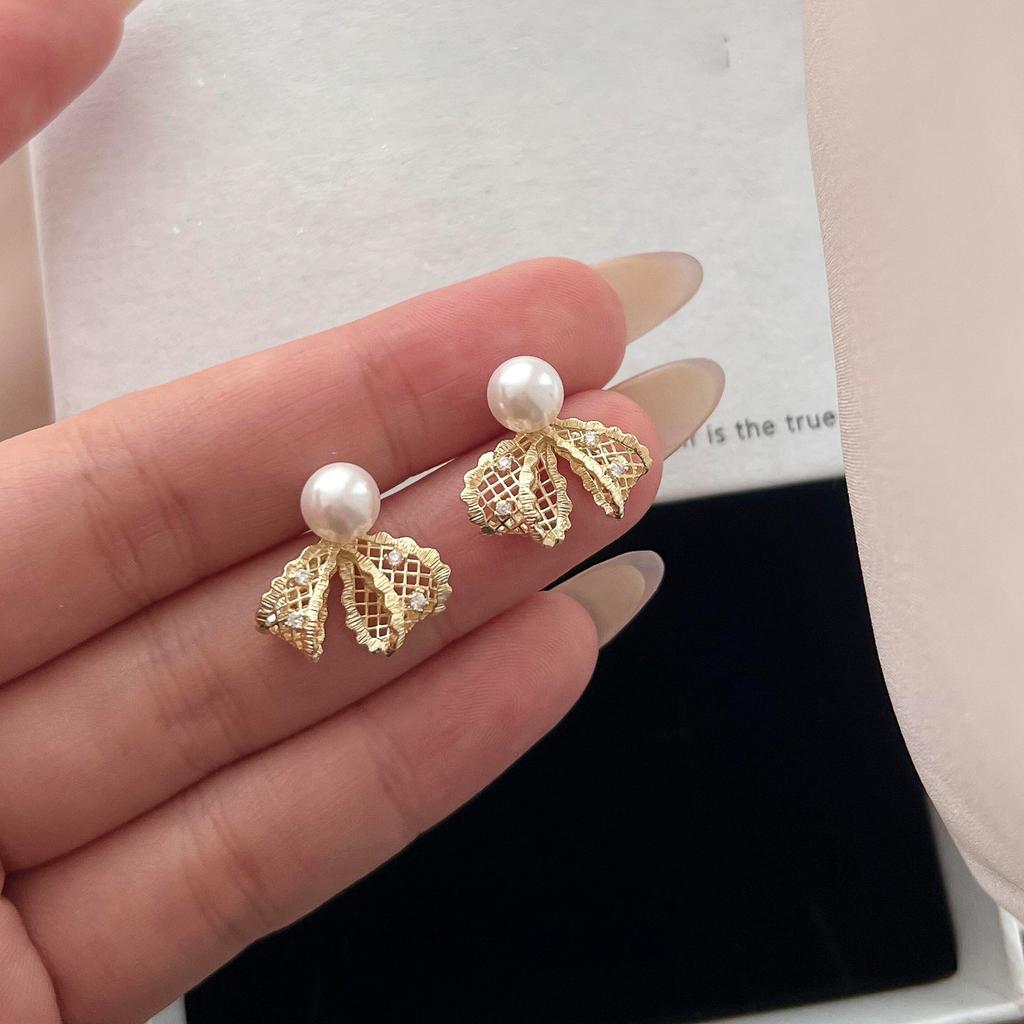 Light luxury and elegant lace ribbon hollow out bowknot pearl earrings for women unique high-end earings stud jewelry gifts