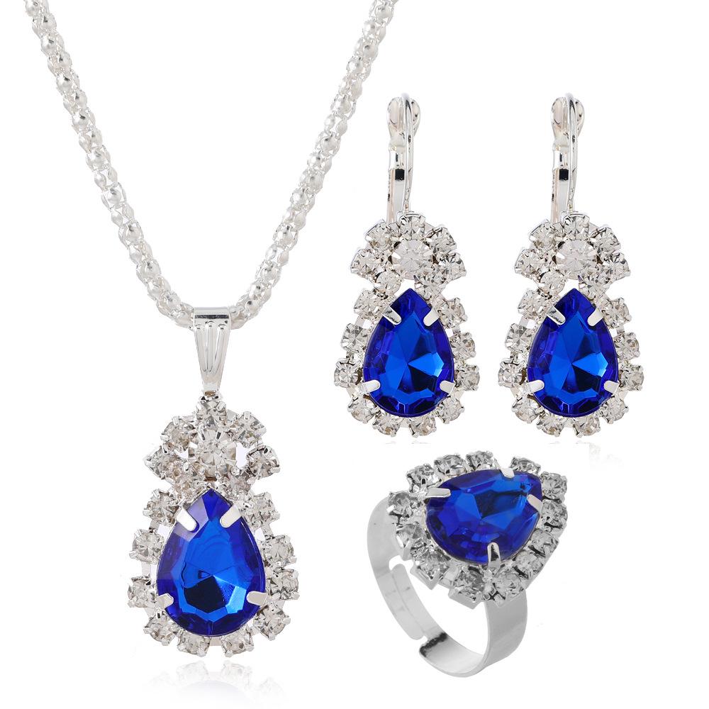 Europejski i Amerykański Zestaw Biżuterii w Kształcie Serca - Naszyjnik, Kolczyki i Pierścionek z Diamentową Zawieszką.