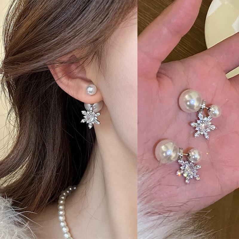 Autumn and winter Korean sweet zircon snowflake pearl earrings, stud earrings, exquisite earrings for women