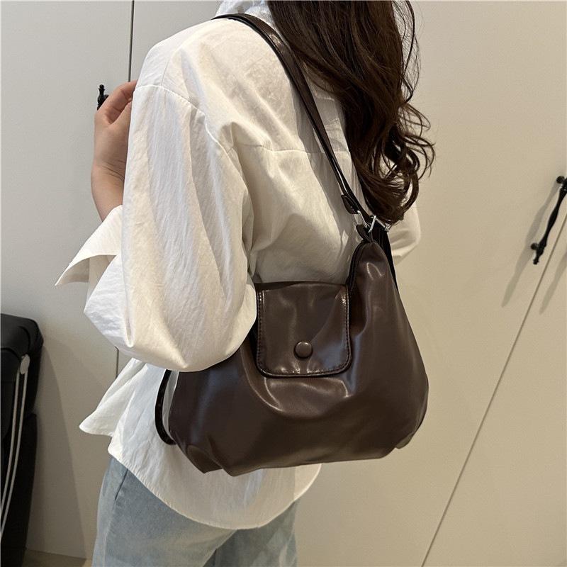 

2025 casual new retro fashion student class hand-held shoulder autumn and winter new large-capacity tote bag
