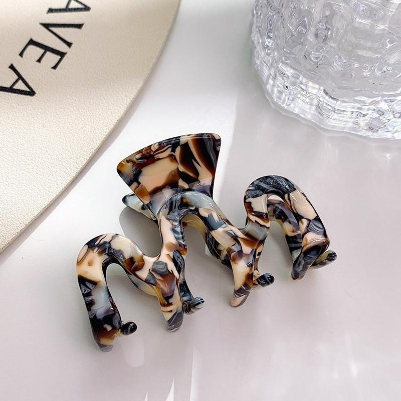 Fashionable Acetate Hair Claw Clip For Women With Colorful Designs And Geometric Lines