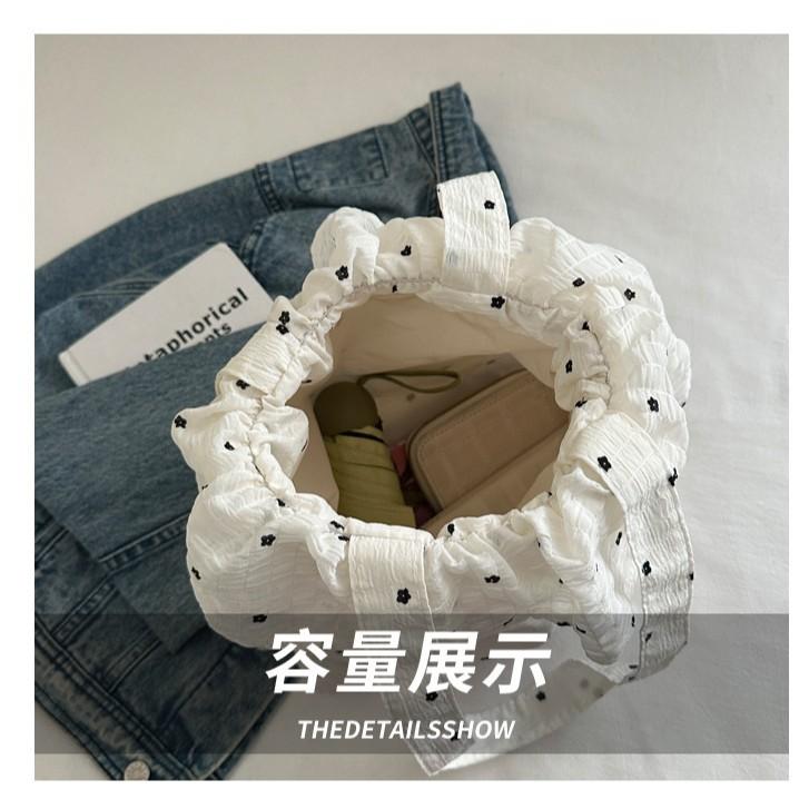 Lightweight nylon cloth bag women's 2025 new casual large-capacity commuter shoulder bag popular polka dot tote bag