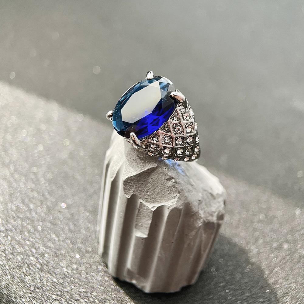 

Винтажное сверкающее искусственное сапфировое кольцо, паве из полных цирконов, регулируемое, для женщин и мужчин, роскошный циркон, модные аксессуары, подарки resizable
