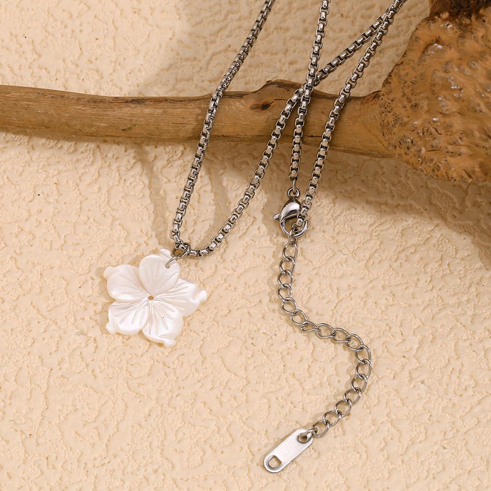MamacitaSlay Elegant White Shell Petal Pendant Square Pearl Chain Necklace One Piece Stainless Steel Women's Jewelry Decoration