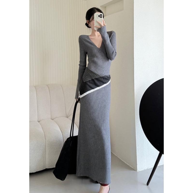 French High-End Ribbed V-Neck Knit Dress - Autumn/Winter Light Mature Slimming Bodycon Style