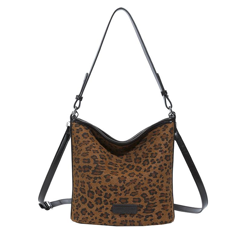

Niche matte leopard print bucket bag women s 2025 new high-end underarm shoulder bag versatile commuter messenger bag