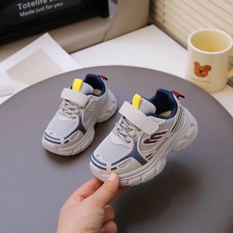 

2026 Kids Breathable Mesh Sneakers - Lightweight Sports & Casual Shoes for Boys & Girls Size 24 (14.5cm) сірий колір
