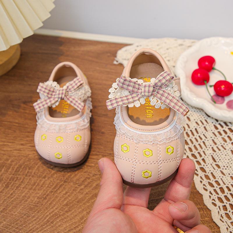 2026Spring style cute embroidered floral princess shoes for baby girls1-3Sweet little toddler with a bow