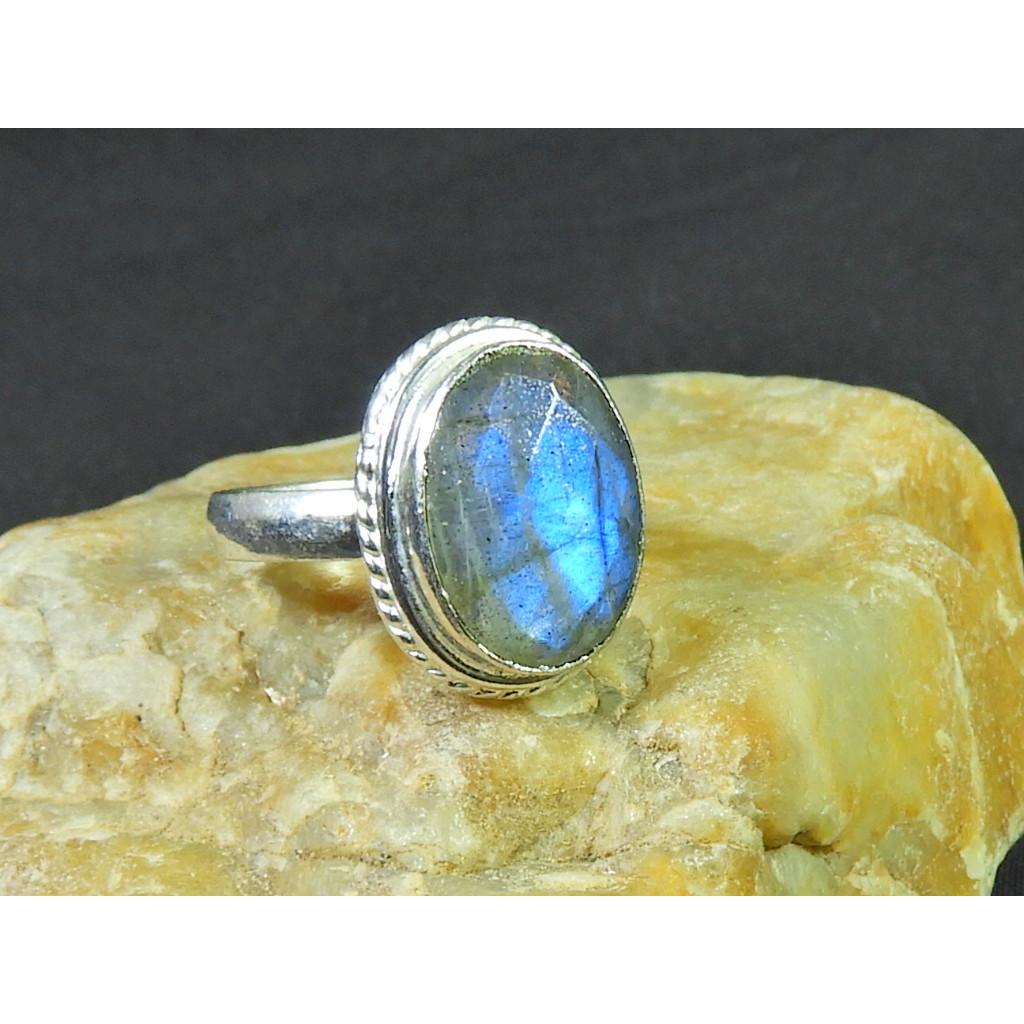 

Natural Labradorite 925 Sterling Silver Oval Handmade Vintage Ring Size US-7 MK-82
