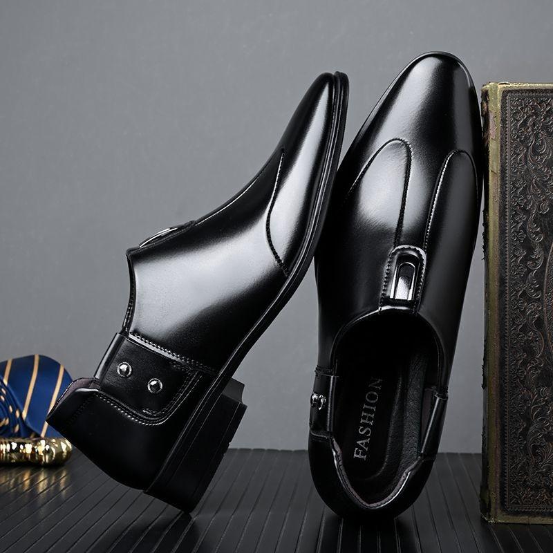 Autumn and winter men's business dress leather shoes gouging pointed men's shoes British shoes black can be velvet