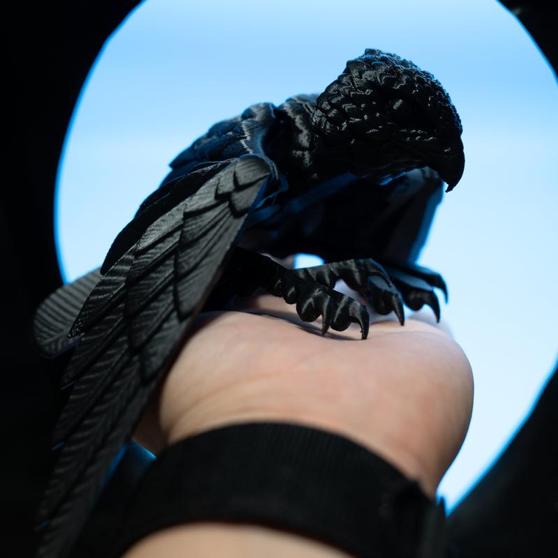 3D Printed Realistic Eagle Model Anime Figure, Plastic Ornament with Swinging Wings, Desktop Decoration Sculpture Figurine Toy