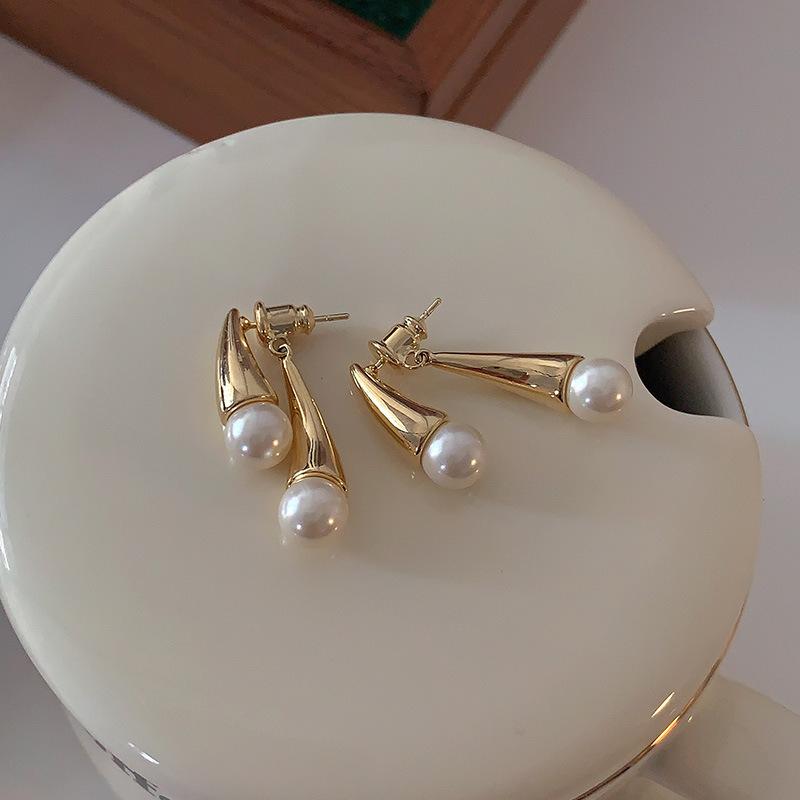 

Двухсекционный жемчужный гвоздик с каплями воды для женщин. Нишевая ретро-личность. Простая и универсальная. Атмосферная. Высококачественная. золотой