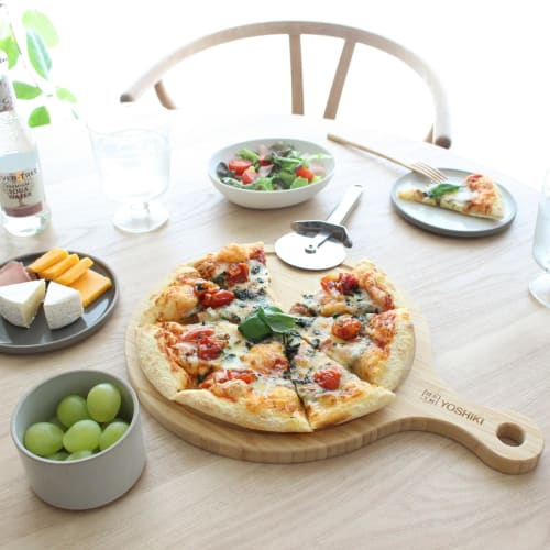 Takemi Shoji Yoshiki Kobo (YOSHIKI) Bamboo Cutting Board, Pizza Cutting Board, Round Pizza Board, Pizza Plate, Bread Cutting Board, Natural Color, YK-