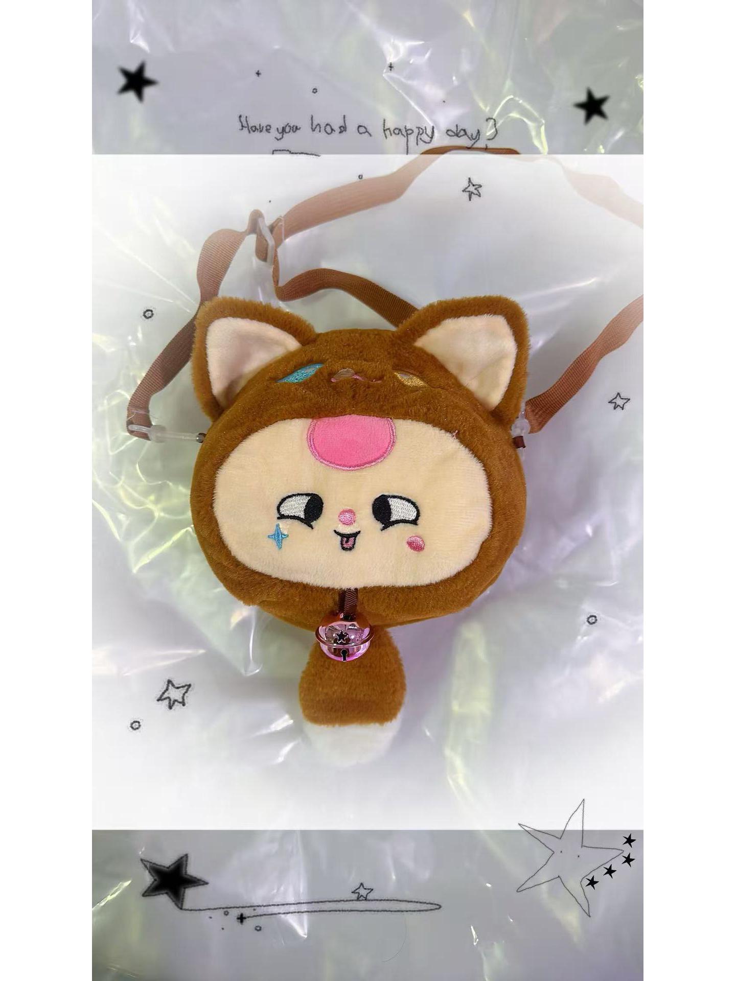 

Cute Lucky Cat Plush Shoulder Bag - Cartoon Toy Cat Figurine for Girls Birthday Gift 24cm 0.15kg