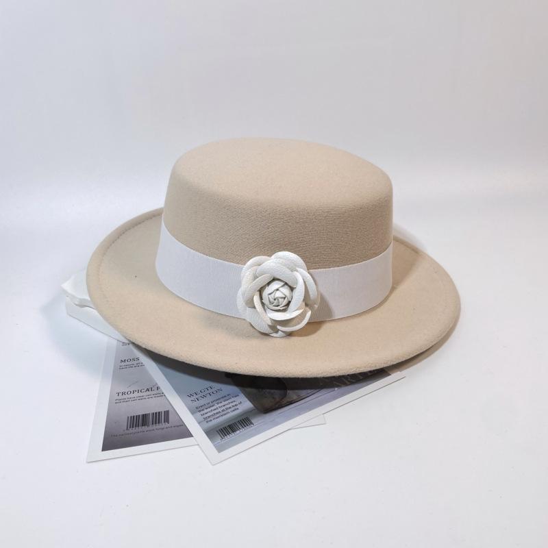 Hepburn Style Flower Flat Top Small Brim Woolen Hat Women's Autumn and Winter French Retro High-end Sense Showing Face Small Temperament Top Hat