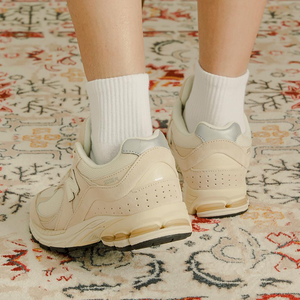 New Balance 2002R Calm Taupe Unisex tenisky krémové Angora stříbrná-metalická M2002RCC